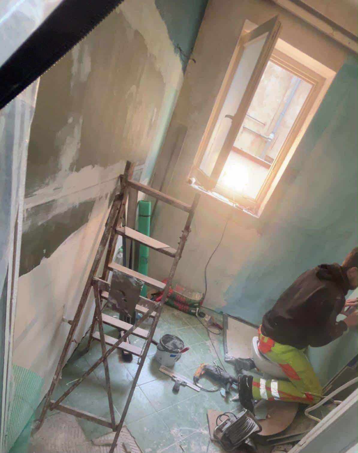 Spachtelarbeiten an Wand und Decke